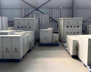 Three phase distribution cabinet